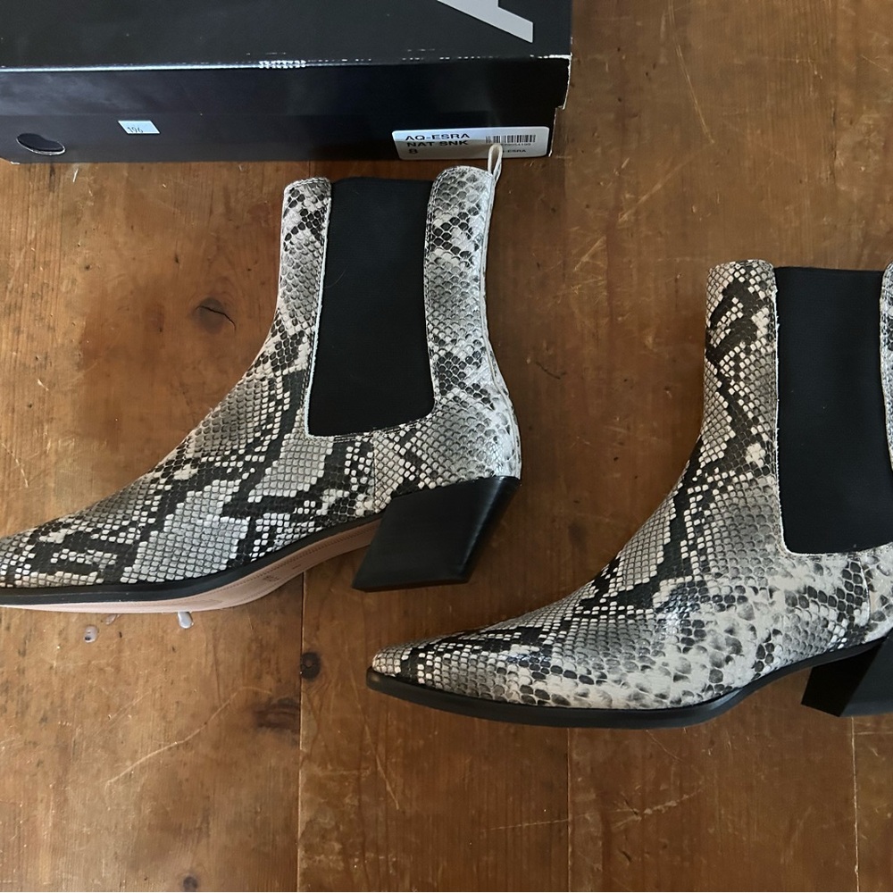 NWT AQUA Esra snakeskin pattern leather Chelsea boots. With box. - Picture 10 of 10